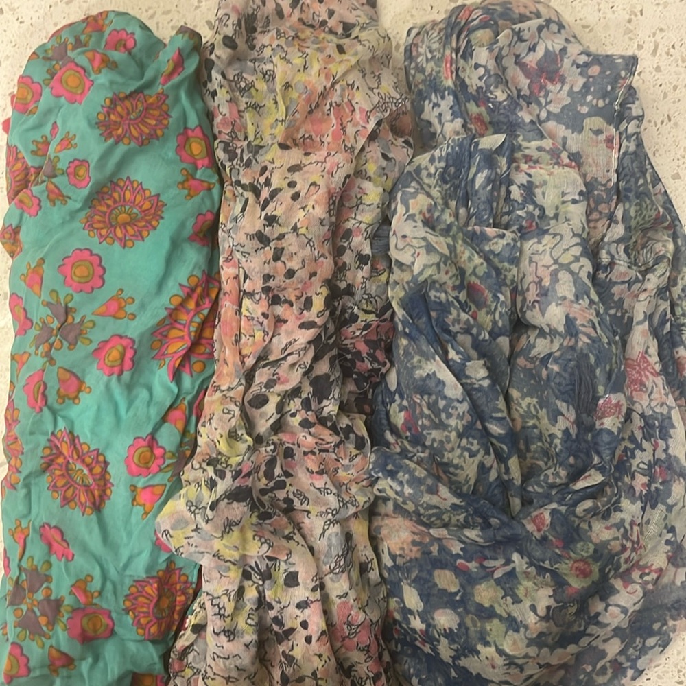 Set of 3 floral infinity scarfs
